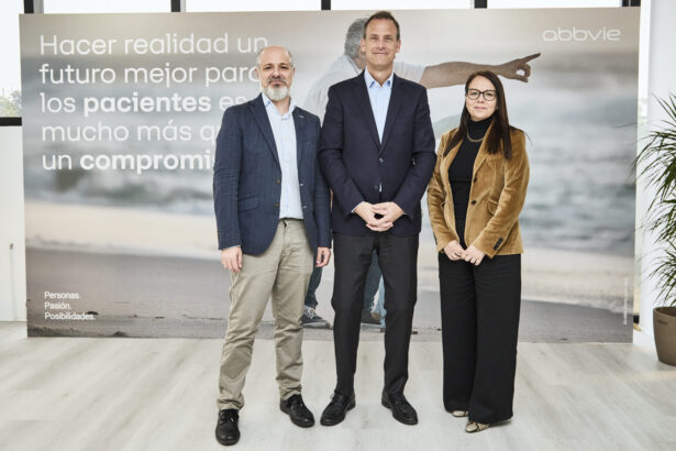 Dr. Raúl Córdoba; Dr. Luis Nudelman; Dra. Ana Moya durante la rueda de prensa