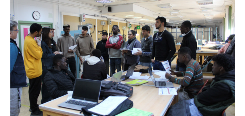 El alumnado del Aula EDP, en el taller de Electricidad de Norte Joven Fuencarral. Foto: Norte Joven.