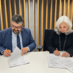 Firma de convenio entre Fundación Naturgy (María Eugenia Coronado) y FPEmpresa (Luis García Domínguez)