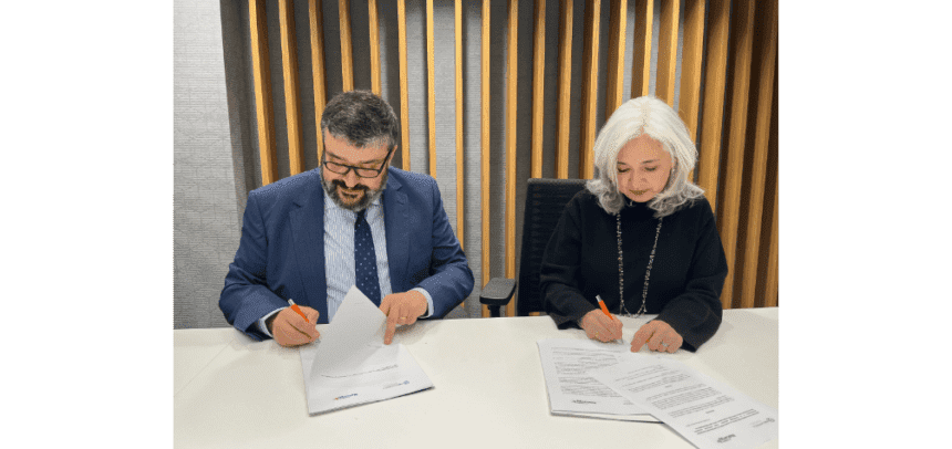 Firma de convenio entre Fundación Naturgy (María Eugenia Coronado) y FPEmpresa (Luis García Domínguez)