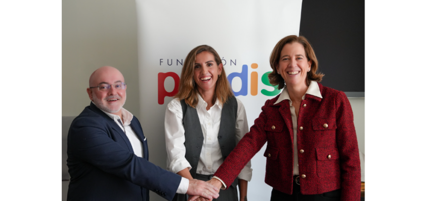 Pedro Megre, CEO de UCI, Valle Oñate, directora general de Fundación Prodis y Alejandra Kindelán, presidenta de AEB