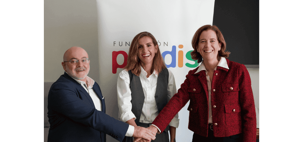 Pedro Megre, CEO de UCI, Valle Oñate, directora general de Fundación Prodis y Alejandra Kindelán, presidenta de AEB