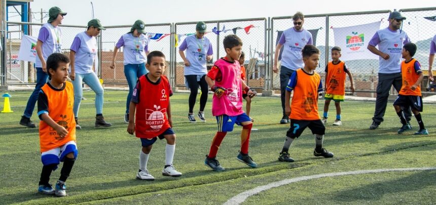 Hortifrut Perú transforma vidas de niños, niñas y adolescentes con el programa Fútbol Más y debido a su éxito se expande a México y Chile