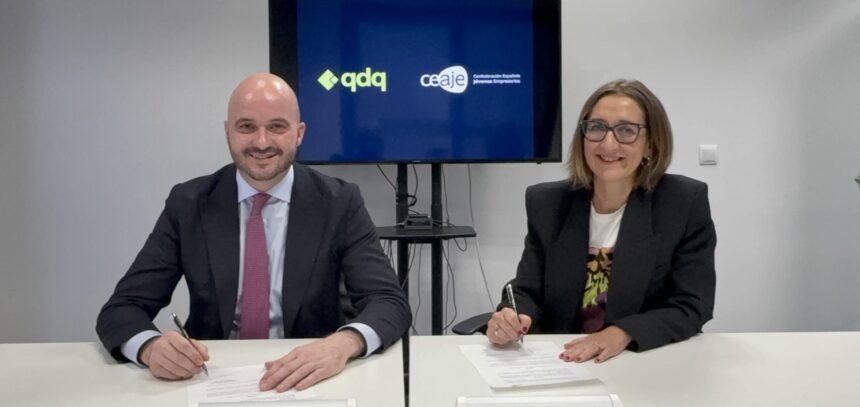 Firma del nuevo acuerdo entre CEAJE y qdq - Imagen cedida por CEAJE