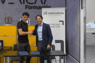 Firma del acuerdo entre metrodora y Vericat