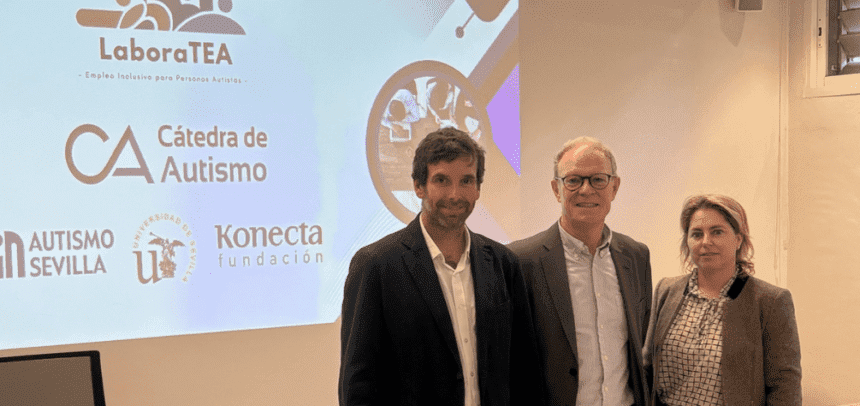 Marcos Zmora, director general de Autismo Sevilla, David Saldaña, director de la Cátedra y Paloma Gómez-Pierrad, coordinadora de Fundación Konecta Andalucía