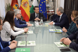 Reunión del Consejo General de Colegios Farmacéuticos y la Alcaldía de Córdoba