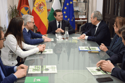 Reunión del Consejo General de Colegios Farmacéuticos y la Alcaldía de Córdoba