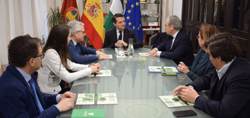 Reunión del Consejo General de Colegios Farmacéuticos y la Alcaldía de Córdoba