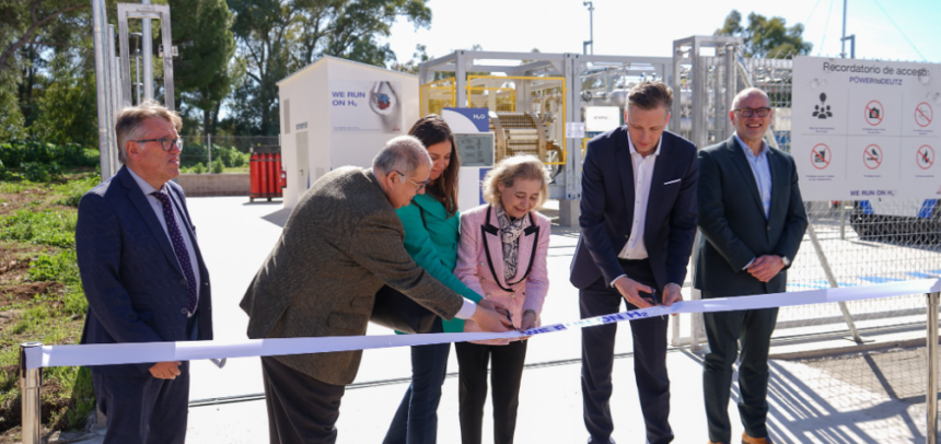 La consejera Mercedes Vaquera inaugura la planta piloto de DEUTZ Spain