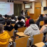 Voluntarios de Banco Santander imparten educación financiera en institutos de Galicia