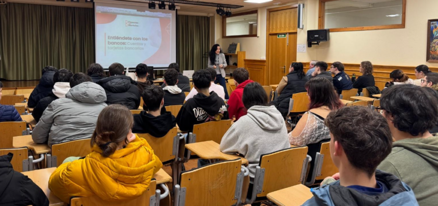 Voluntarios de Banco Santander imparten educación financiera en institutos de Galicia