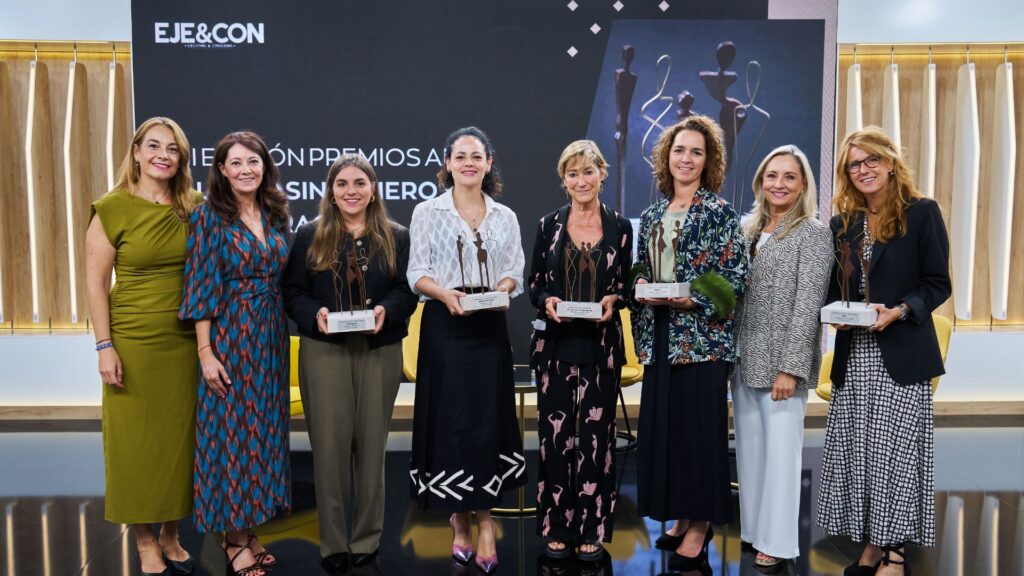 Begona Tiscar, Beatriz Garcia-Quismondo y Cristina Sancho en la entrega de los Premios EJECON 2024