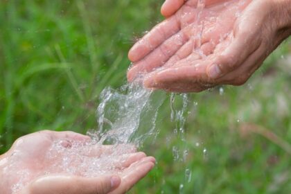 Cómo el sector químico puede contribuir a la eficiente gestión del agua en la actividad económica