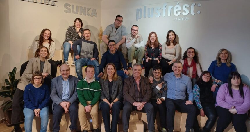 Encuentro del equipo de Plusfresc con sus 10 empleados con síndrome de Down - Imagen cedida por Plusfresc