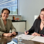 Carmen Rodríguez, directora de Personas y Cultura de Aqualia, junto a María Gómez del Pozuelo, CEO de Womenalia