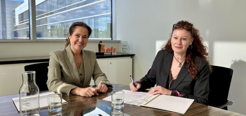 Carmen Rodríguez, directora de Personas y Cultura de Aqualia, junto a María Gómez del Pozuelo, CEO de Womenalia