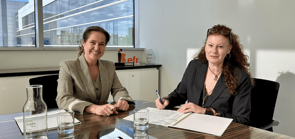 Carmen Rodríguez, directora de Personas y Cultura de Aqualia, junto a María Gómez del Pozuelo, CEO de Womenalia