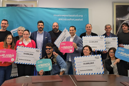 Entrega de donativos a los afectados por la DANA junto a Tony Aguilar - Músicos por la salud