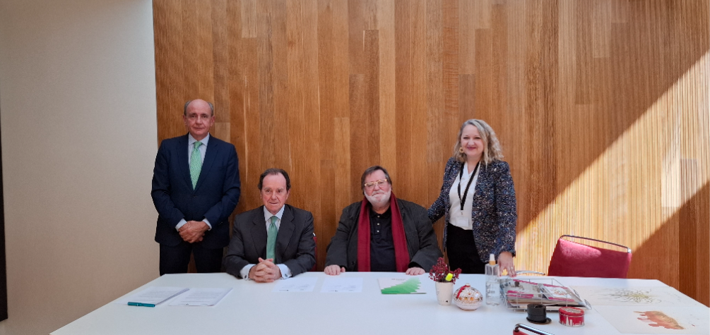Jaime Alfonsín, presidente de la Fundación Iberdrola España junto a Gonzalo Ruiz Zapatero, presidente de Amigos Museo Arqueológico Nacional, flaqueados por Ramón Castresana, director de la Fundación Iberdrola España e Isabel Izquierdo, directora del Museo Arqueológico Nacional