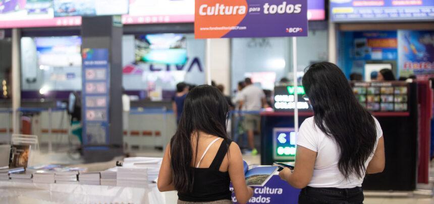 BCP incentiva la lectura entregando gratuitamente más de 1,800 libros sobre la historia y cultura del Perú en el Terminal Terrestre Plaza Norte