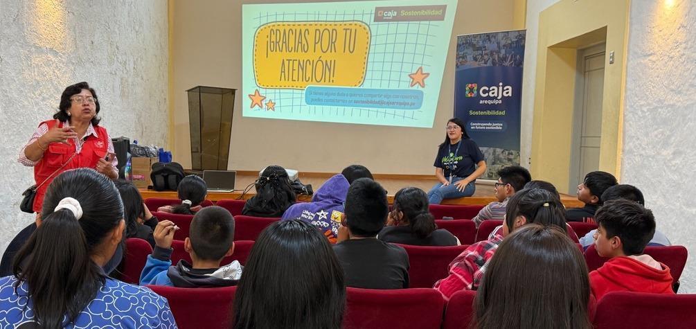 Caja Arequipa capacita a jóvenes para fortalecer su futuro a través del emprendimiento