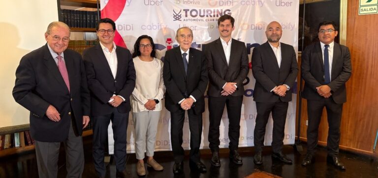 El Touring y empresas de aplicaciones de movilidad urbana se unen para promover la seguridad vial