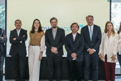 Mesa de diálogo el pasado jueves 22 de mayo en la sede de Glovo (de izq a derecha: Pablo Aledo, Director de Fundación Altius, Francisco Greciano, Director de FESBAL, Ana Benavides, Directora General de Fundación Lealtad, Ricardo Martín, Director General de Corresponsables, Sacha Michaud, Cofundador de Glovo, Pablo Gómez-Tavira, Viceconsejero de Familia, Juventud y Asuntos Sociales, Tania Quintero, CEO de Worldcoo y Patricia Higueras, Responsable de Impacto Social para el Sudoeste de Europa (SWE) y Polonia)