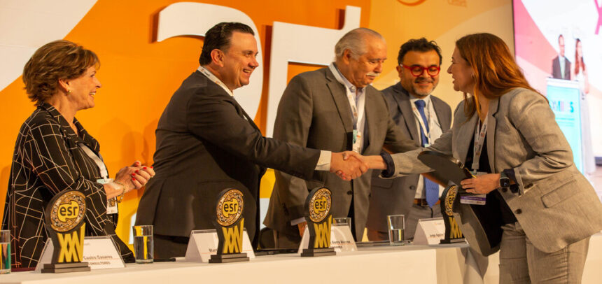 Cemefi celebró los 25 años del Distintivo ESR