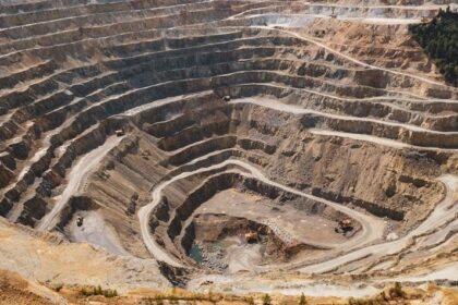 El Ministerio de Relaciones Exteriores y EY Perú presentan guía para atraer inversión minera al Perú