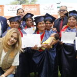 Más de 200 mujeres culminan su alfabetización en Piura gracias a CARE Perú y Lancôme: una celebración de esperanza y transformación