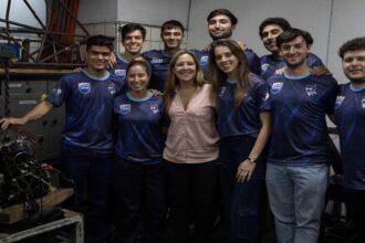 RUS donó una notebook de alta performance al FIUBA Racing Team de la UBA