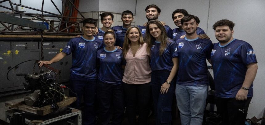 RUS donó una notebook de alta performance al FIUBA Racing Team de la UBA