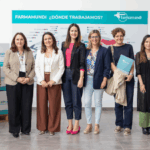 Personal y directivos de CE/R+S y Farmamundi en un encuentro en la sede de Paterna de Farmamundi