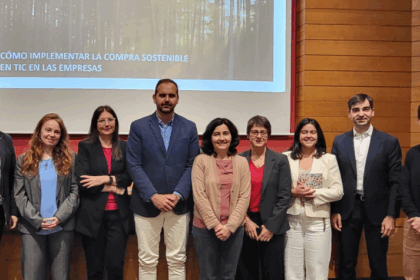De izquierda a derecha: Rubén González-Román, Carlos Arango, Paula Carolina González, Natalia Loste, Silvia Ayuso, Miguel Ángel del Cano, Pilar Codina, Gemma Sara Ventín y Raúl Sanahuja