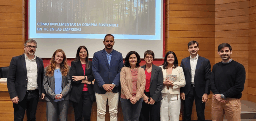 De izquierda a derecha: Rubén González-Román, Carlos Arango, Paula Carolina González, Natalia Loste, Silvia Ayuso, Miguel Ángel del Cano, Pilar Codina, Gemma Sara Ventín y Raúl Sanahuja