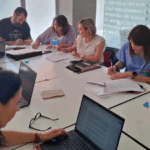La dirección y la representación legal de las personas trabajadoras del centro firmando un acuerdo unánime para reforzar su compromiso con la igualdad y la conciliación laboral