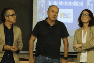 De izquierda a derecha: Francisco José Bastida, Longinos Marín y Noelia Martínez
