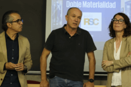 De izquierda a derecha: Francisco José Bastida, Longinos Marín y Noelia Martínez