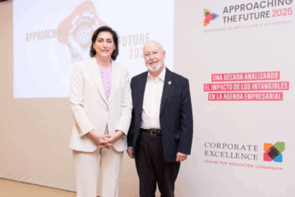 María Luisa Martínez Gistau (presidenta Corporate Excellence y directora de Comunicación y Relaciones Institucionales de CaixaBank) y Ángel Alloza (Corporate Excellence)