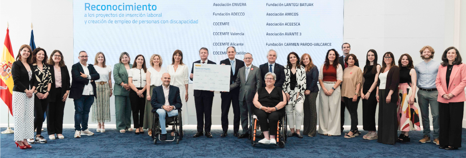 Foto de familia de la entrega de las subvenciones de ENAIRE