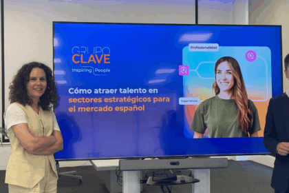 Elena Murillo, Directora Comercial y de Marketing de Grupo Clave y Ángel Pidal, Director de Grupo Clave