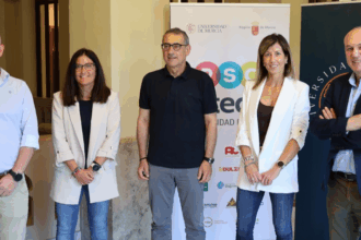 La firma del convenio de colaboración se celebró en el Edificio de Convalecencia de Murcia