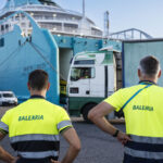 Operativa de embarque y carga de vehículos en el puerto de Barcelona en los barcos Hypatia y Martín y Soler de Baleària- (c) Vicens Gimenez