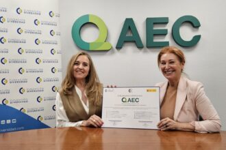 Teresa Viejo, presidenta de la Fundación para la Diversidad, y de Beatriz López, presidenta de la AEC - Imagen cedida por Fundación Diversidad