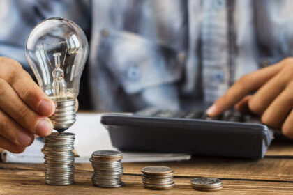 Conoce cómo varía el consumo eléctrico según la temporada y qué hacer para evitar sorpresas en tu recibo