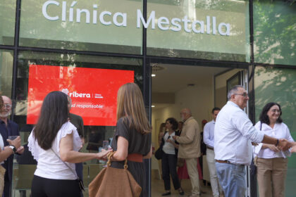 Exterior de la clínica Ribera Mestalla en la jornada de puertas abiertas - Imagen cedida por Grupo Ribera Salud