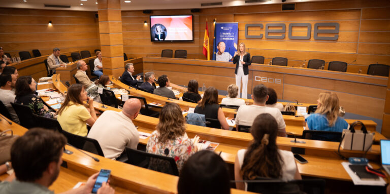 Loles Sala, Directora General de Fundación ManpowerGroup, durante el encuentro "Voces diversas, desafíos comunes"