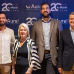 Abel Antón, Exatleta embajador de Aural Team; Juanma González, Atleta y paciente de Aural Centros Auditivos; Dña. María Antonia Rodríguez, Directora de Relaciones Institucionales de Aural Centros Auditivos; Sr. Don Borja Vivas, Concejal de Deportes del Excelentísimo Ayuntamiento de Málaga; Juan Ignacio Martínez, CEO de Aural Centros Auditivos; Penélope Segovia, Directoria del Departamento de Excelencia de Aural Centros Auditivos