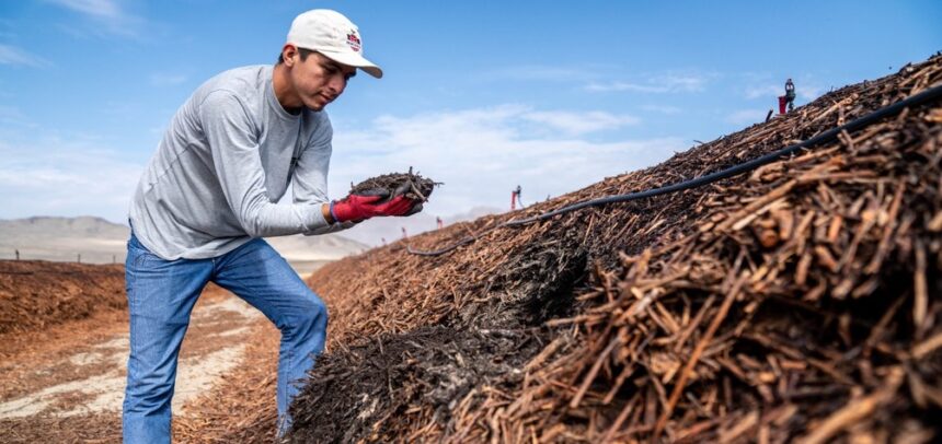 Hortifrut Perú contribuye con el cuidado del medio ambiente de las comunidades de Chao
